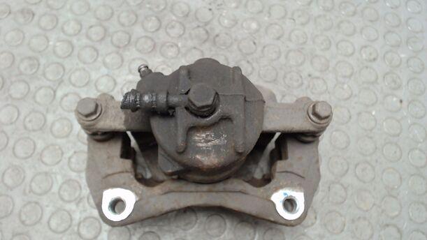 Foto: BREMSSATTEL VORN LINKS eines Mitsubishi Colt CZ3 1.3 255 592/Z24