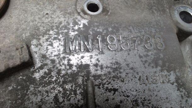 Foto: STEUERGEHÄUSEDECKEL / STIRNDECKEL eines Mitsubishi Colt CZ3 1.3 GLX