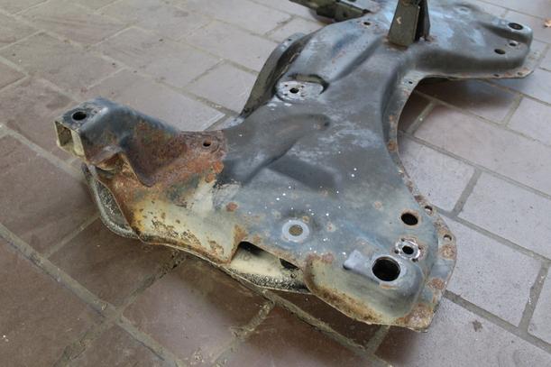 Foto: VORDERACHSTRÄGER eines Peugeot 206 CC 110 GLX