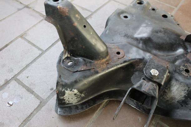 Foto: VORDERACHSTRÄGER eines Peugeot 206 CC 110 GLX
