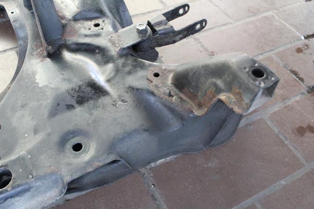 Foto: VORDERACHSTRÄGER eines Peugeot 206 CC 110 GLX