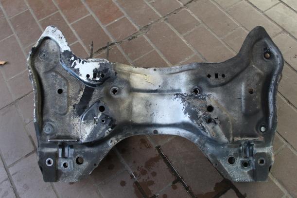 Foto: VORDERACHSTRÄGER eines Peugeot 206 CC 110 GLX