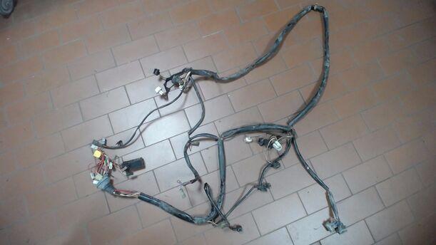 Foto: KABELBAUM /LEITUNGSSATZ MOTORRAUM VORN LINKS eines VW Golf Cabrio