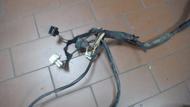 Foto: KABELBAUM /LEITUNGSSATZ MOTORRAUM VORN LINKS eines VW Golf Cabrio
