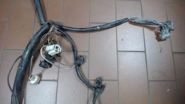 Foto: KABELBAUM /LEITUNGSSATZ MOTORRAUM VORN LINKS eines VW Golf Cabrio