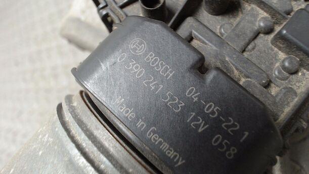 Foto: SCHEIBENWISCHERMOTOR VORN eines Peugeot 206 CC 110 GL