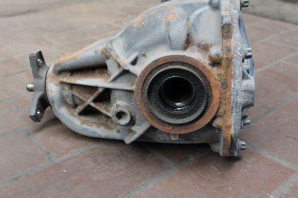 Foto: DIFFERENTIAL/ HINTERACHSGETRIEBE eines Mercedes-Benz C 180 Kompressor Sportcoupe SLX
