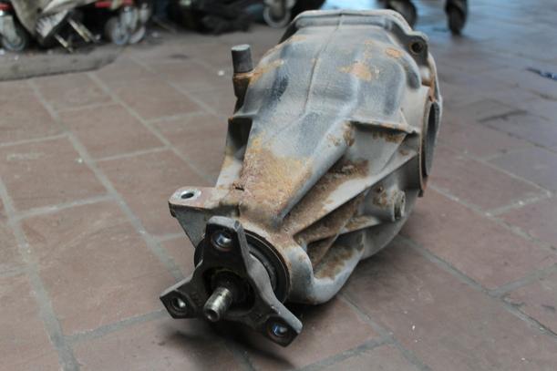Foto: DIFFERENTIAL/ HINTERACHSGETRIEBE eines Mercedes-Benz C 180 Kompressor Sportcoupe SLX