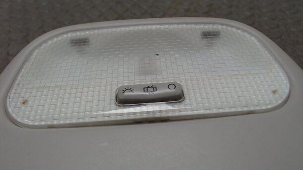 Foto: INNENBELEUCHTUNG eines Peugeot 207 95 VTi SLX