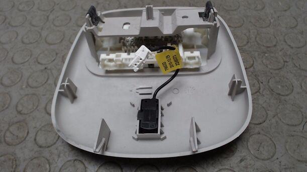 Foto: INNENBELEUCHTUNG eines Peugeot 207 95 VTi SLX