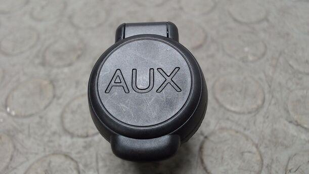 Foto: USB / AUX ANSCHLUSS eines Peugeot 207 95 VTi SLX