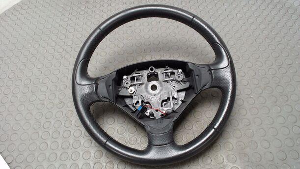 Foto: LEDERLENKRAD eines Peugeot 207 95 VTi SLX
