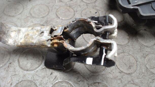 Foto: SICHERUNGSKASTEN BATTERIE eines Peugeot 207 95 VTi SLX