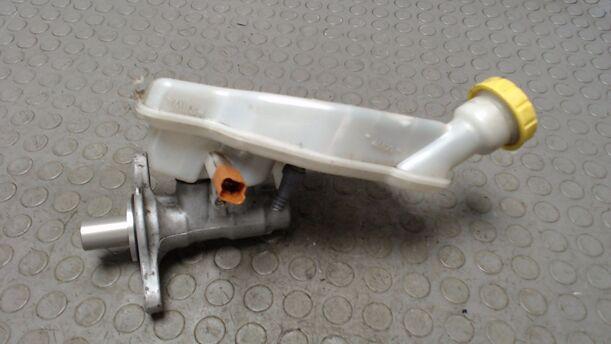 Foto: HAUPTBREMSZYLINDER eines Peugeot 207 95 VTi Cosmo