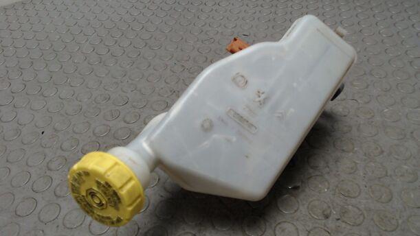 Foto: HAUPTBREMSZYLINDER eines Peugeot 207 95 VTi Cosmo
