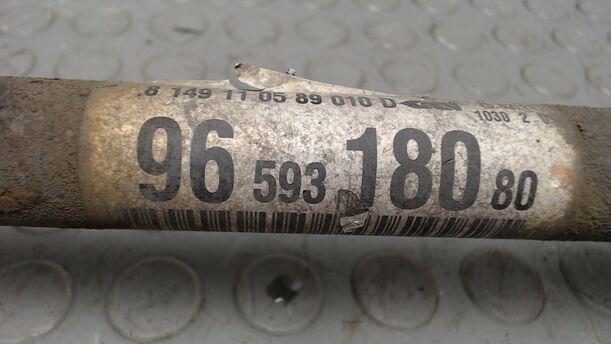 Foto: ANTRIEBSWELLE VORN LINKS eines Peugeot 207 95 VTi Cosmo