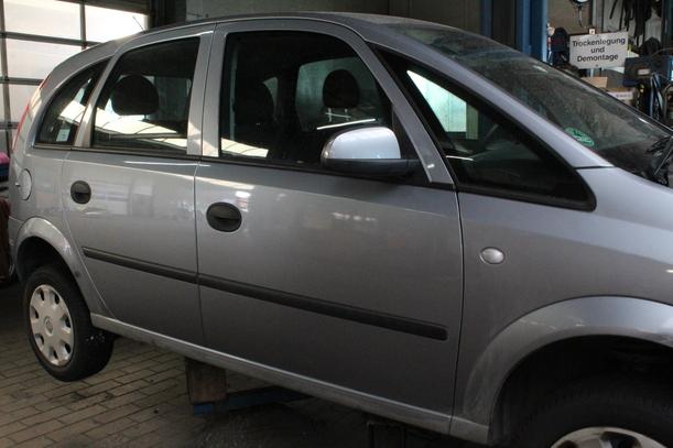 Foto: TÜR VORN RECHTS eines Opel Meriva 1.6 16V Easytronic Cosmo