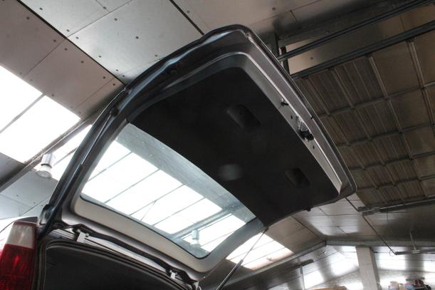 Foto: HECKKLAPPE / HECKDECKEL eines Opel Meriva 1.6 16V Easytronic Cosmo