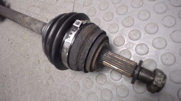 Foto: ANTRIEBSWELLE LINKS eines VW GOLF L
