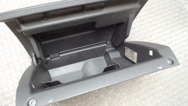 Foto: HANDSCHUHFACH eines Opel Meriva 1.6 16V Easytronic