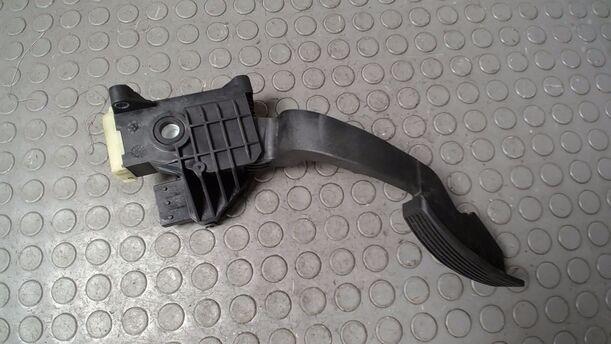 Foto: GASPEDAL eines Opel Corsa 1.2 16V