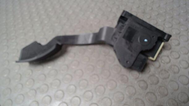 Foto: GASPEDAL eines Opel Corsa 1.2 16V