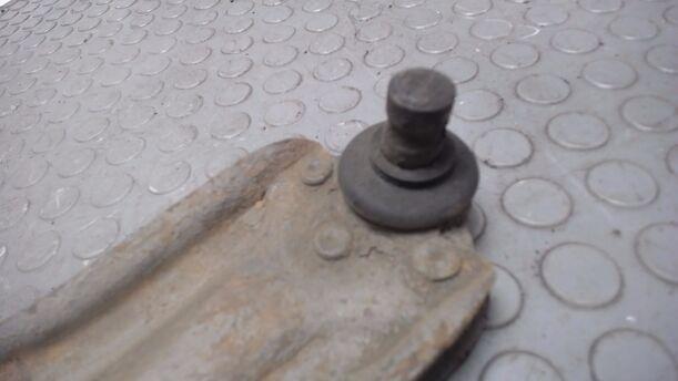 Foto: QUERLENKER LINKS (17mm Traggelenk) eines VW GOLF L