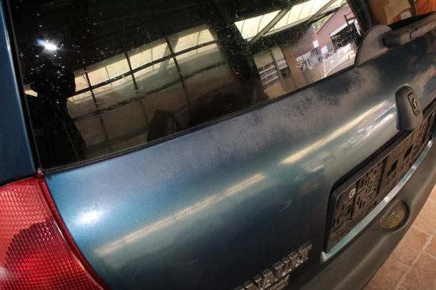 Foto: HECKKLAPPE / HECKDECKEL ( VOR FACELIFT ) eines Renault Clio 1.2