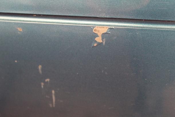 Foto: STOSSFÄNGER / STOßSTANGE HINTEN ( VOR FACELIFT ) eines Renault Clio 1.2