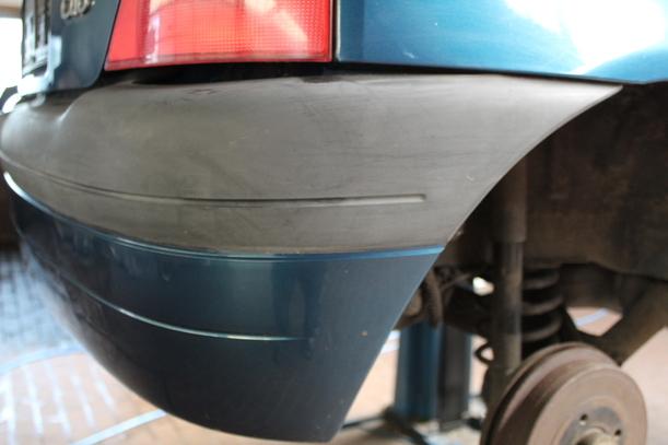 Foto: STOSSFÄNGER / STOßSTANGE HINTEN ( VOR FACELIFT ) eines Renault Clio 1.2
