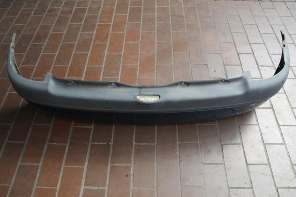 Foto: STOSSFÄNGER / STOßSTANGE HINTEN ( VOR FACELIFT ) eines Renault Clio 1.2