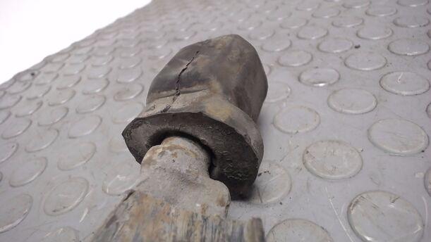 Foto: QUERLENKER VORN LINKS (17mm Traggelenk) eines VW GOLF L