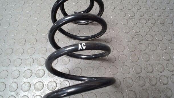 Foto: HINTERFEDER/ FEDER HINTEN eines Opel Corsa 1.2 16V