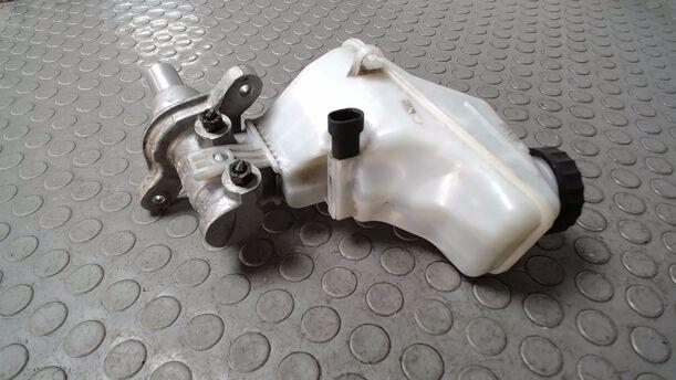 Foto: HAUPTBREMSZYLINDER eines Opel Corsa 1.2 16V