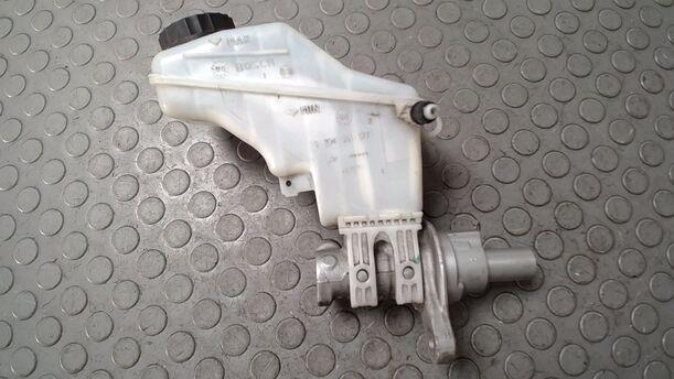 Foto: HAUPTBREMSZYLINDER eines Opel Corsa 1.2 16V