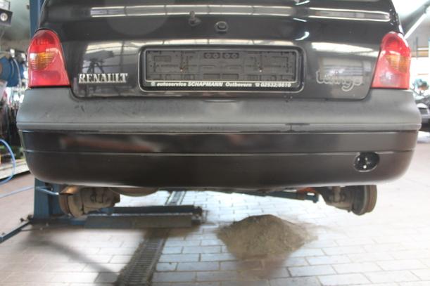 Foto: STOSSFÄNGER/ STOßSTANGE HINTEN eines Renault Twingo