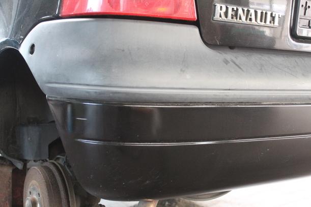 Foto: STOSSFÄNGER/ STOßSTANGE HINTEN eines Renault Twingo
