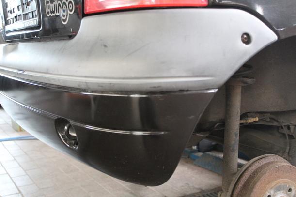 Foto: STOSSFÄNGER/ STOßSTANGE HINTEN eines Renault Twingo