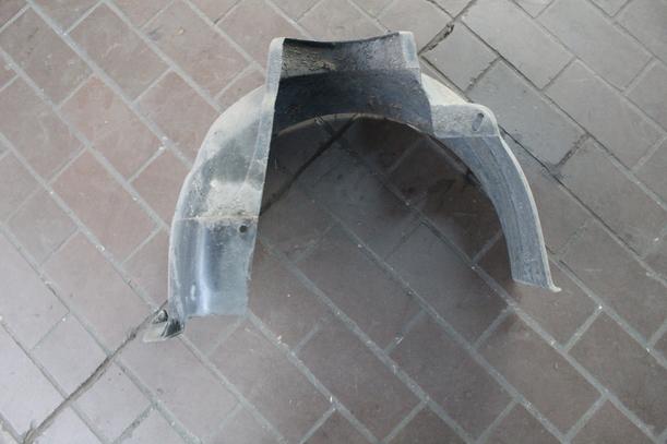 Foto: RADHAUSSCHALE/ INNENRADHAUS VORN LINKS eines Fiat Seicento 1.1