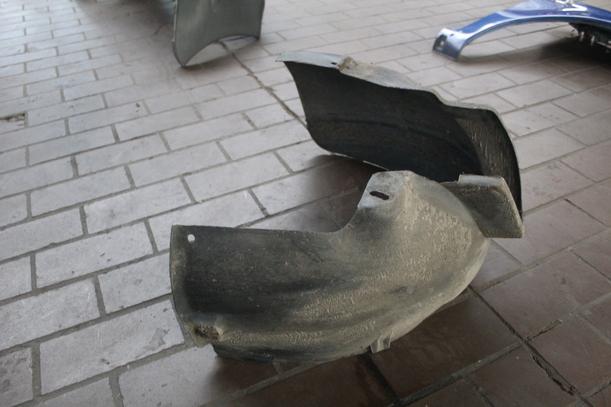 Foto: RADHAUSSCHALE/ INNENRADHAUS VORN LINKS eines Fiat Seicento 1.1
