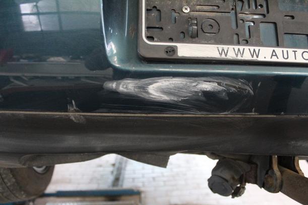 Foto: STOSSFÄNGER/ STOßSTANGE HINTEN ( LIMOUSINE ) eines VW Golf 1.4