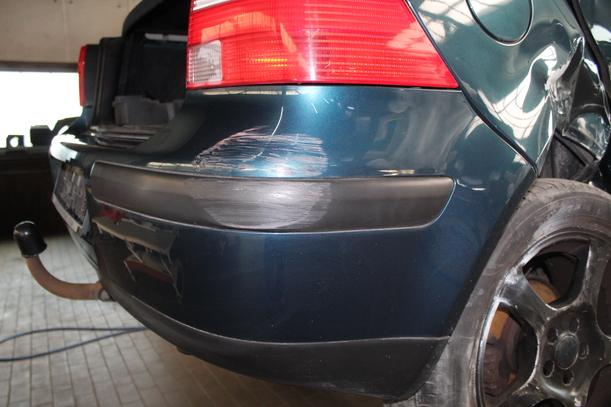 Foto: STOSSFÄNGER/ STOßSTANGE HINTEN ( LIMOUSINE ) eines VW Golf 1.4