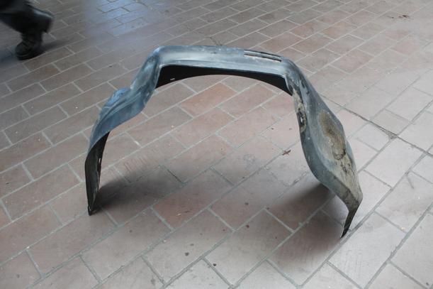 Foto: RADHAUSSCHALE / INNENKOTFLÜGEL VORN LINKS eines VW Passat Variant 1.6