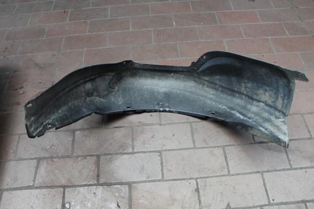 Foto: RADHAUSSCHALE / INNENKOTFLÜGEL VORN LINKS eines VW Passat Variant 1.6