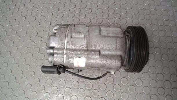 Foto: KOMPRESSOR KLIMAANLAGE eines VW Golf 1.4