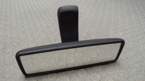 Foto: INNENSPIEGEL eines VW Passat Variant 1.6