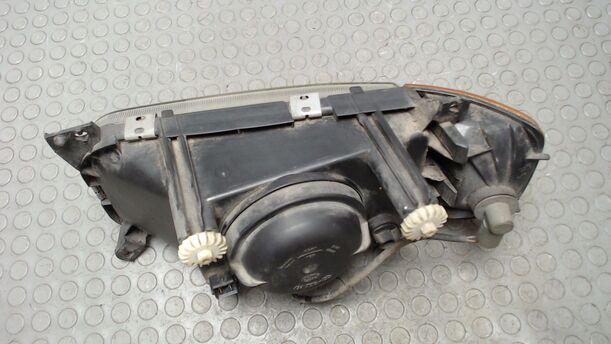 Foto: SCHEINWERFER / BLINKER RECHTS eines VW Passat Variant 1.6