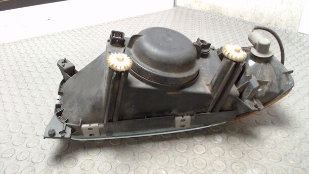 Foto: SCHEINWERFER / BLINKER LINKS eines VW Passat Variant 1.6