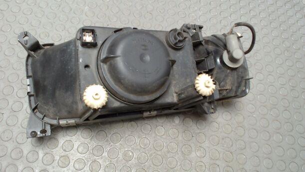 Foto: SCHEINWERFER / BLINKER LINKS eines VW Passat Variant 1.6