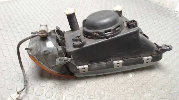 Foto: SCHEINWERFER / BLINKER LINKS eines VW Passat Variant 1.6
